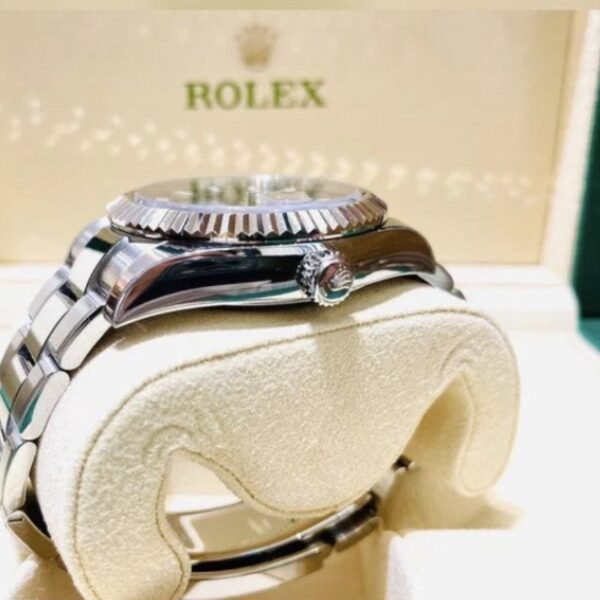 3-570.jpg RLX Sky Dweller