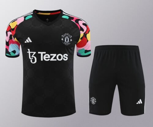 Conjunto de calentamiento Manchester United negro mangas colores
