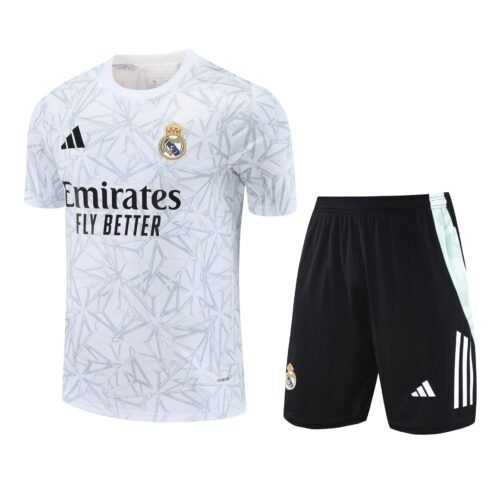 Conjunto de calentamiento Real Madrid blanco triangulos