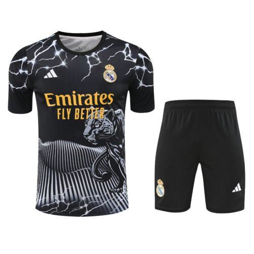 Conjunto de calentamiento Real Madrid concepto pantera