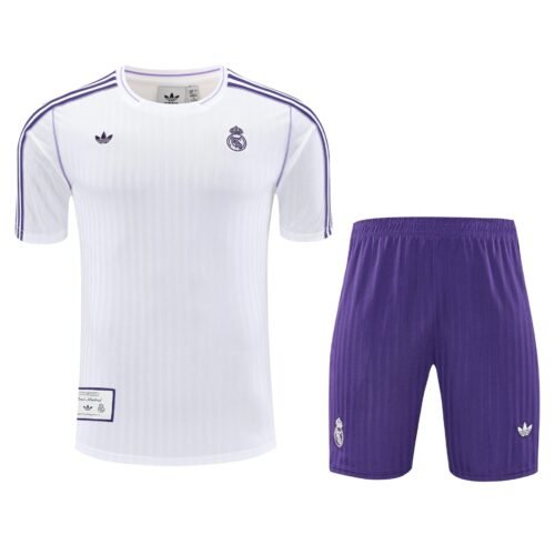 Conjunto de calentamiento Real Madrid blanco y morado