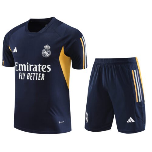 Conjunto de calentamiento Real Madrid negro y naranja