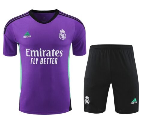 Conjunto de calentamiento Real Madrid morado y turquesa