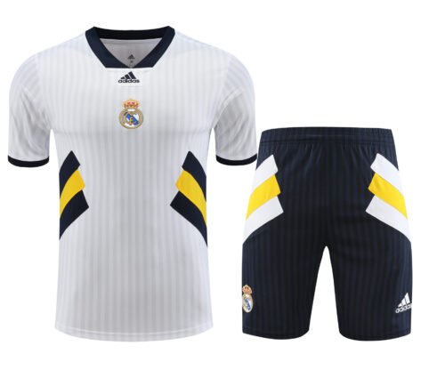 Conjunto de calentamiento Real Madrid blanco rayas